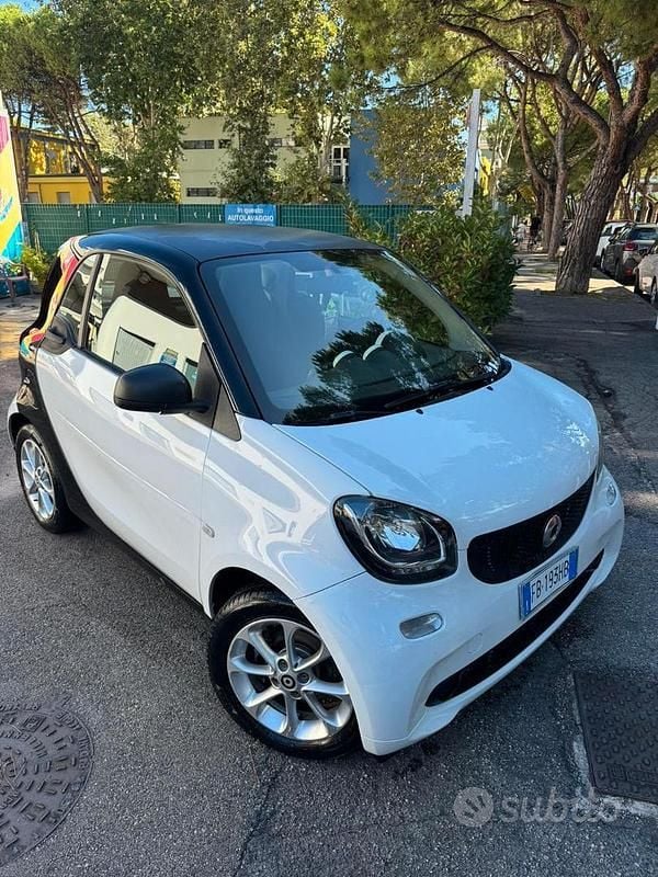 Usata 2015 Smart ForTwo Coupé Utilitaria | 7500 € (Ottimo prezzo) - Immagine 1/4