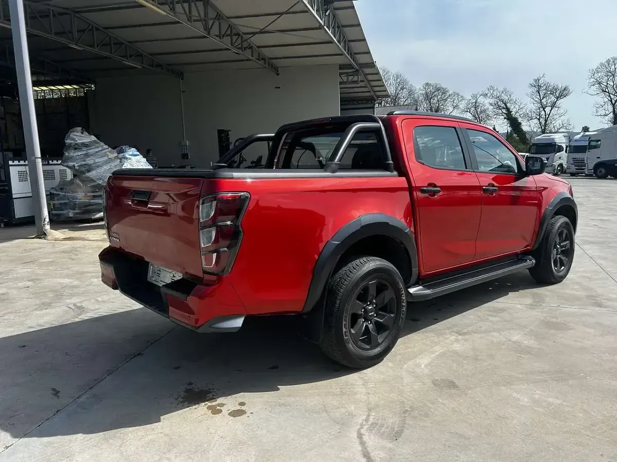 Usata Isuzu D-Max 165 CV (121 kW) 2026 Arancione Pick-up