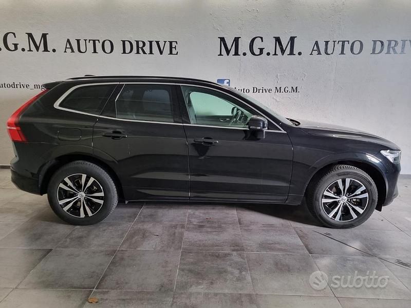 Usata Volvo XC60 Momentum 235 CV (172 kW) 2021 Nero SUV