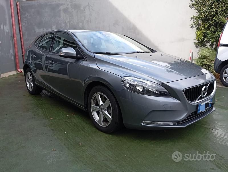 Usata Volvo V40 Kinetic 120 CV (88 kW) 2017 Grigio Berlina