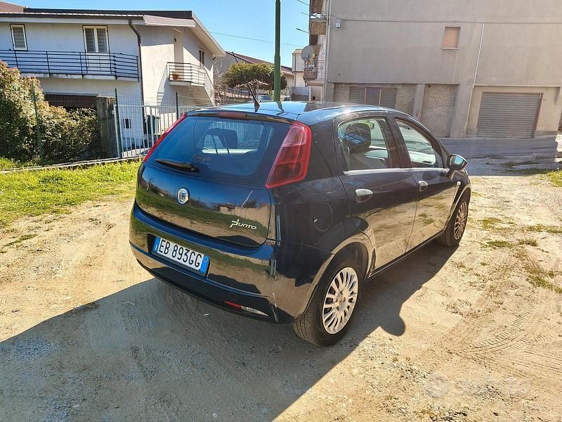 Usata Fiat Grande Punto Active 77 CV (56 kW) 2010 Blu Utilitaria