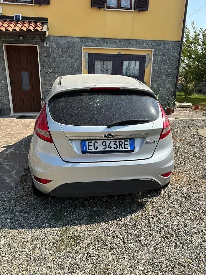 Usata Ford Fiesta 70 CV (51 kW) 2011 Giallo Berlina