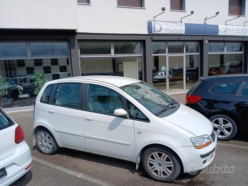 Bianco Usata 2004 Fiat Idea Dynamic Monovolume | 1990 € (Buon prezzo) - Immagine 1/4