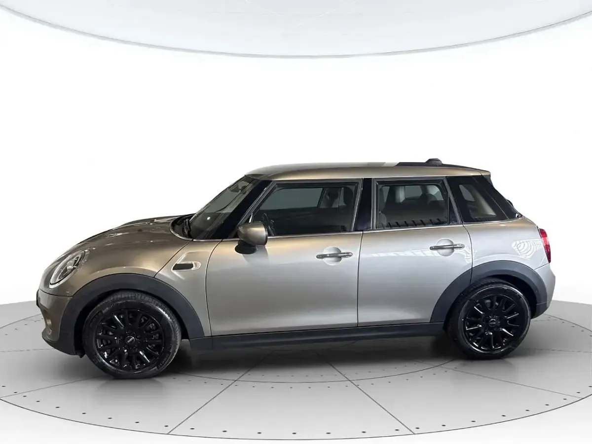 Usata Mini ONE 75 CV (55 kW) 2020 Argento brillante metallizzato Utilitaria