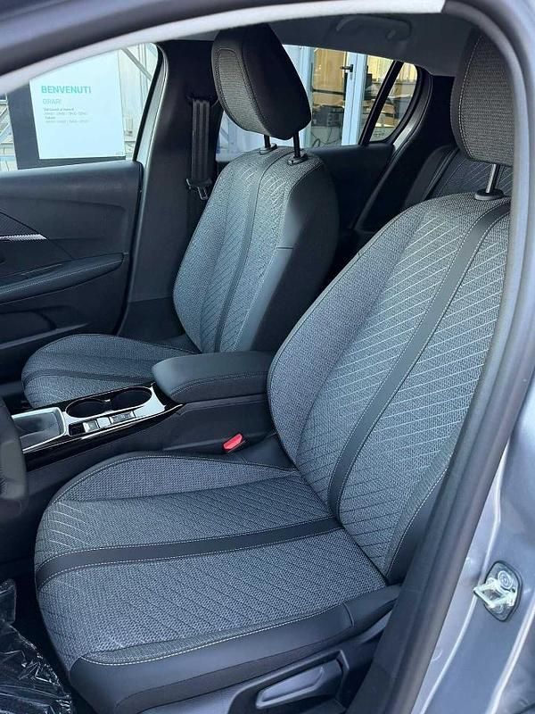 Nuova Peugeot 208 Allure 100 CV (73 kW) 2025 Grigio Utilitaria