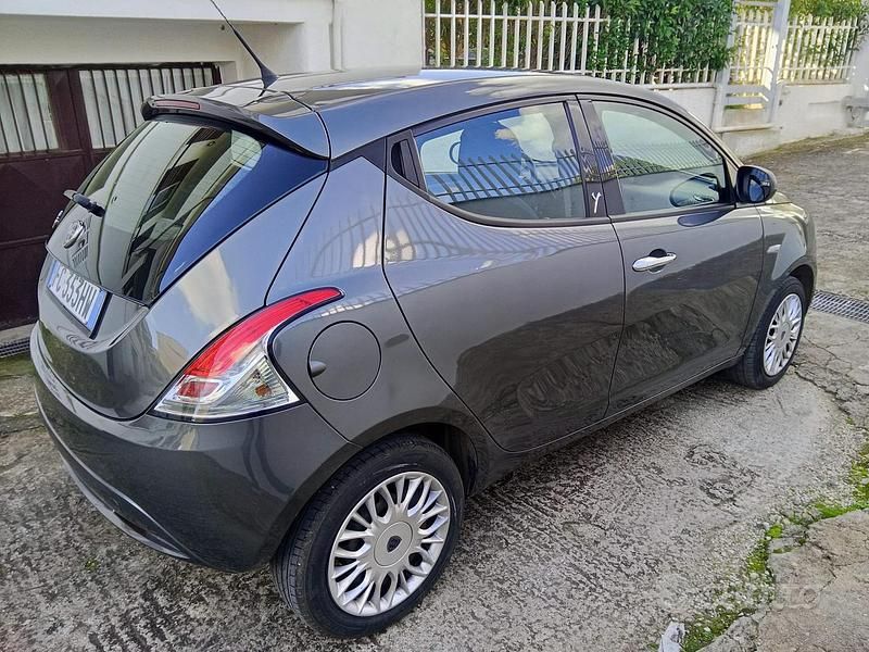 Usata Lancia Ypsilon 95 CV (69 kW) 2016 Utilitaria