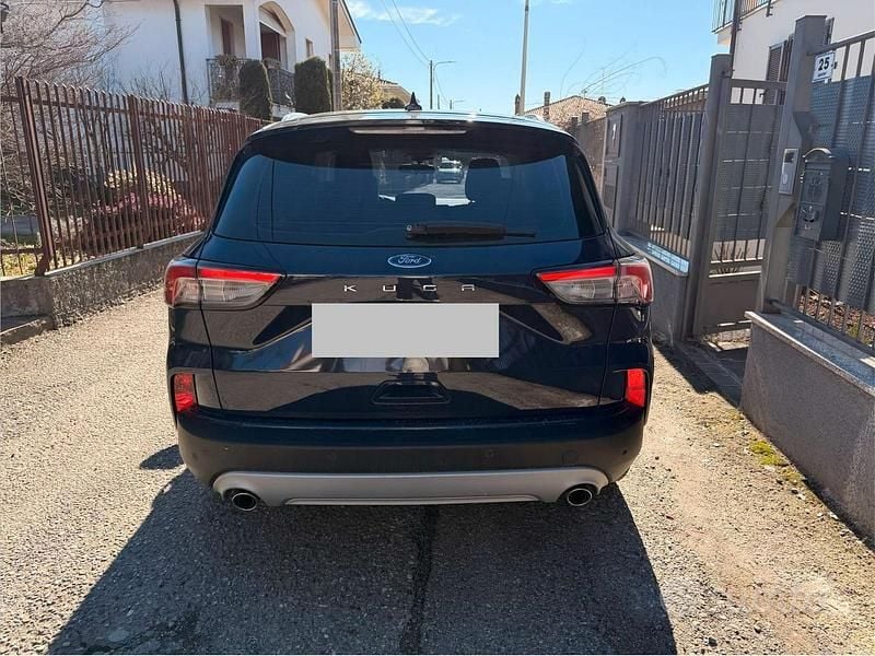 Usata Ford Kuga 120 CV (88 kW) 2020 Blu SUV
