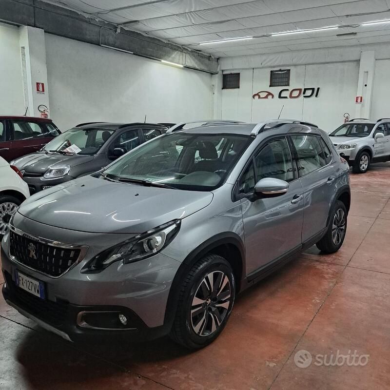 Grigio Usata 2019 Peugeot 2008 SUV | 13.000 € (Buon prezzo) - Immagine 1/4