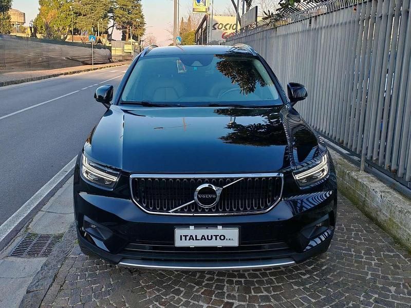 Usata Volvo XC40 Momentum 163 CV (119 kW) 2021 Nero SUV