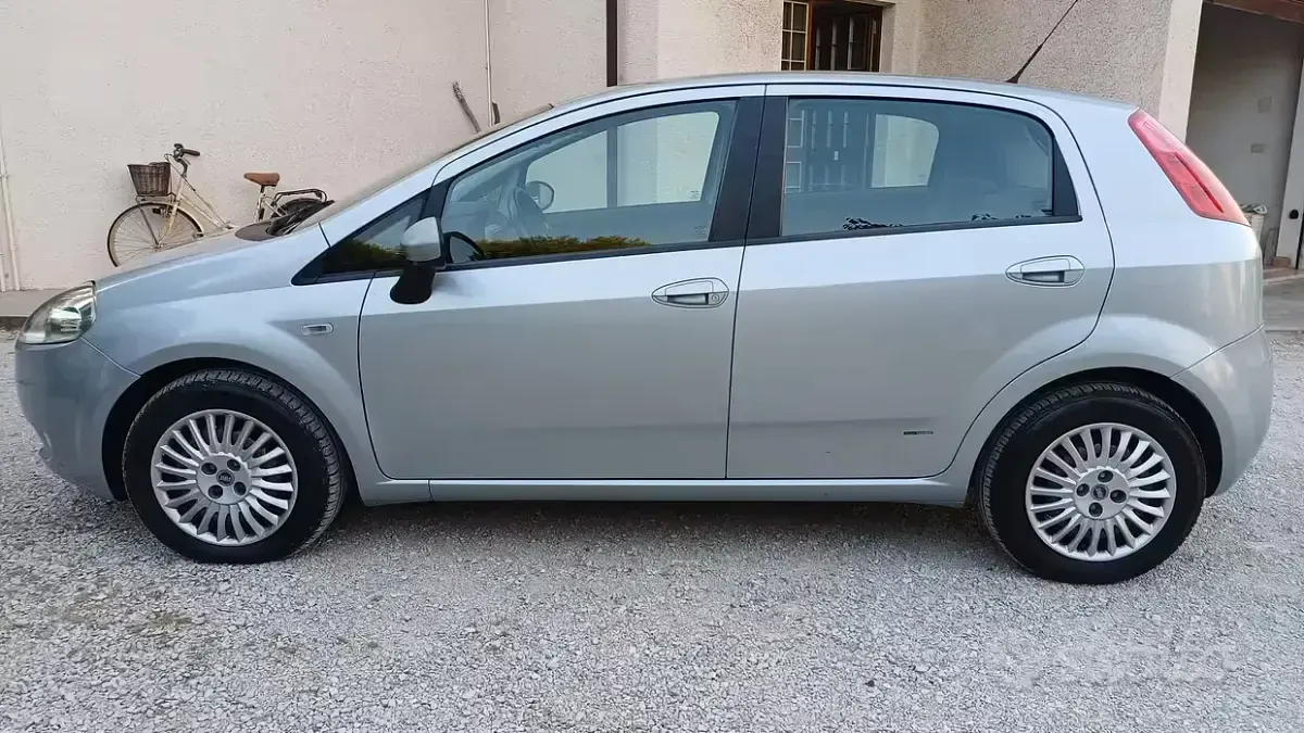 Usata Fiat Grande Punto 77 CV (56 kW) 2006 Grigio Utilitaria