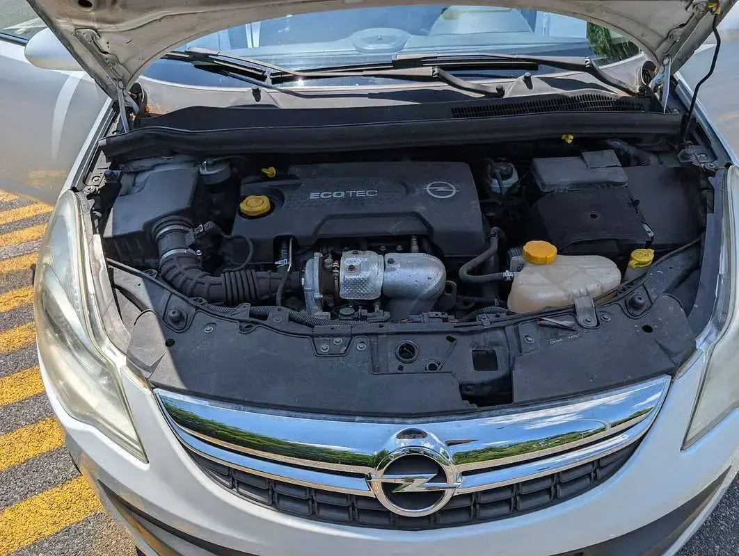 Usata Opel Corsa Edition 75 CV (55 kW) 2012 Bianco Utilitaria