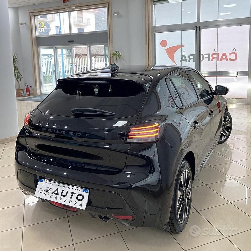 Usata Peugeot 208 Allure 101 CV (74 kW) 2025 Nero Utilitaria