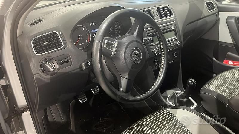 Usata VW Polo Cross 90 CV (66 kW) 2010 Grigio Utilitaria