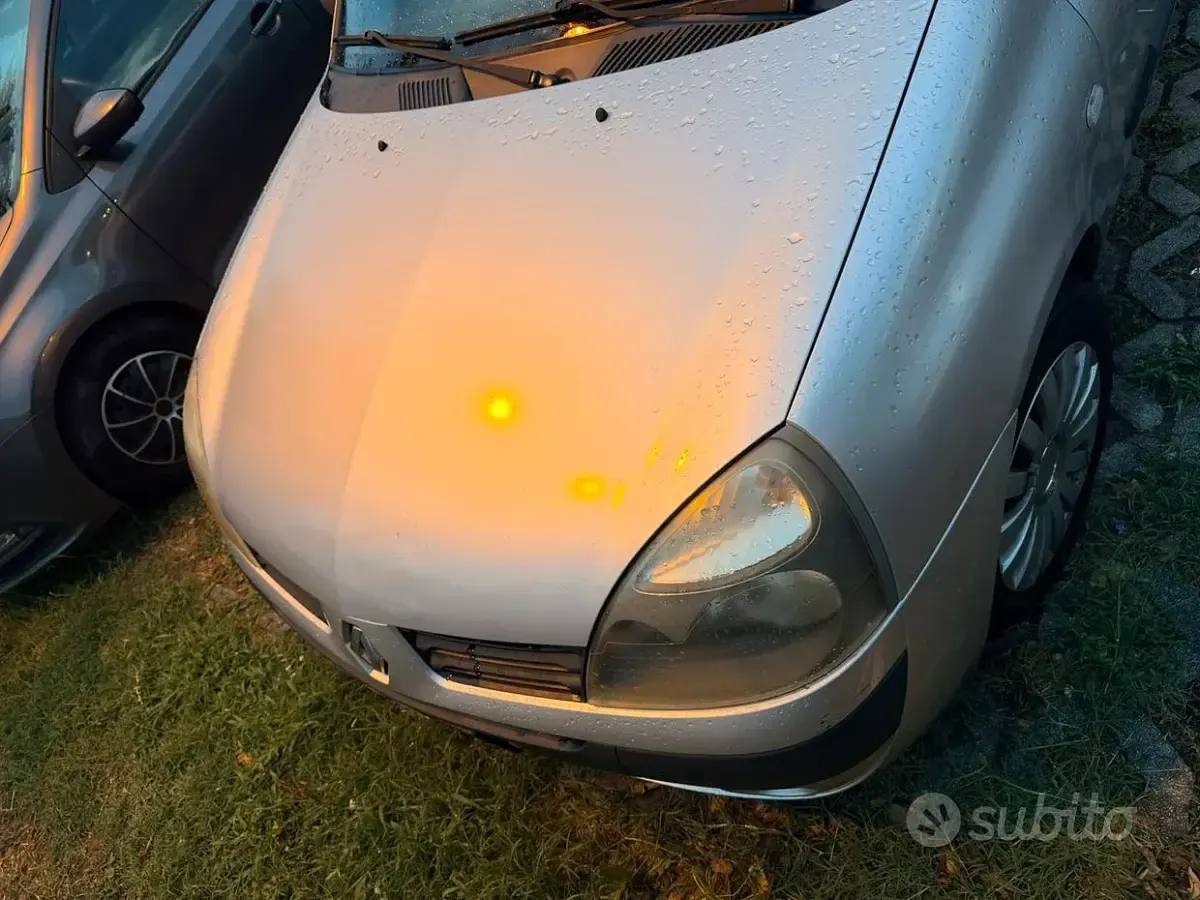 Usata Renault Clio 75 CV (55 kW) 2005 Grigio Utilitaria