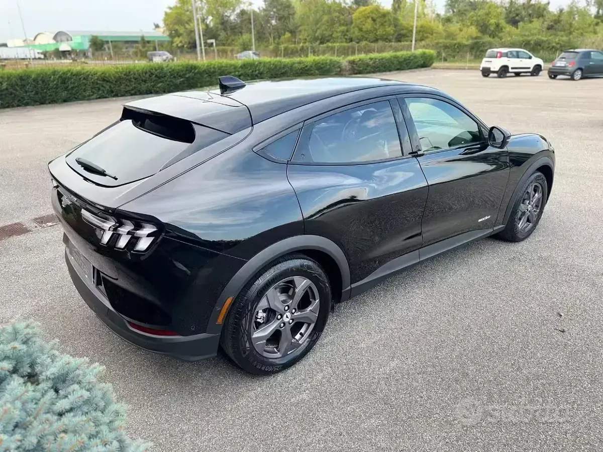 Usata Ford Mustang Standard Range 136 CV (100 kW) 2023 Nero SUV