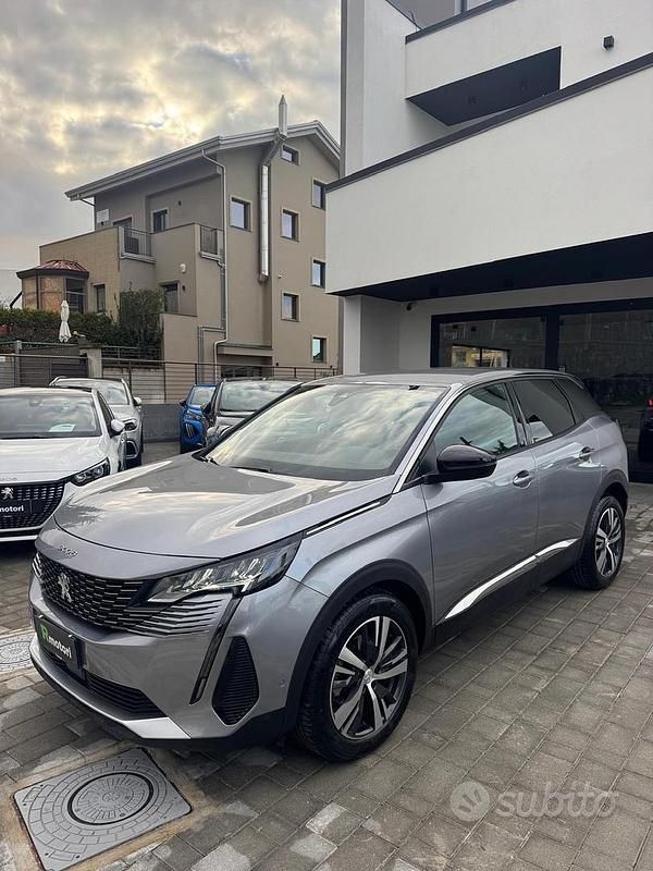 Usata Peugeot 3008 Allure 130 CV (95 kW) 2022 Grigio SUV