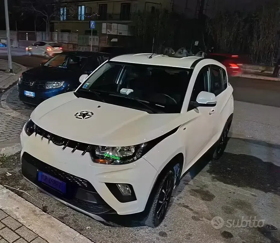 Usata Mahindra KUV100 87 CV (63 kW) 2023 Bianco SUV