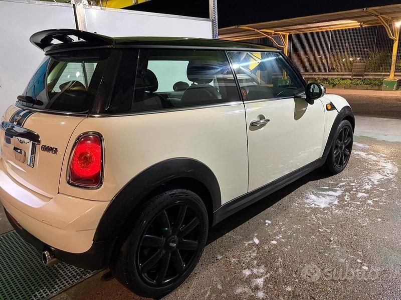 Usata Mini Cooper D 109 CV (80 kW) 2009 Utilitaria