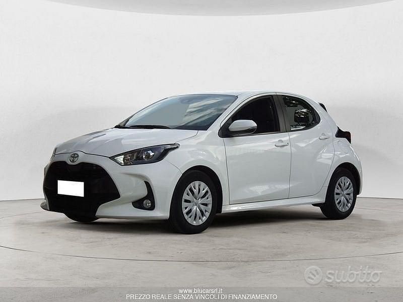Usata Toyota Yaris Business Edition 72 CV (52 kW) 2022 Bianco Utilitaria