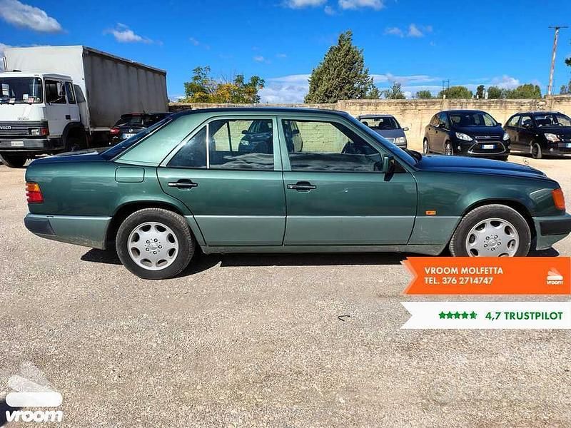 Usata Mercedes 200 135 CV (99 kW) 1993 Verde Berlina