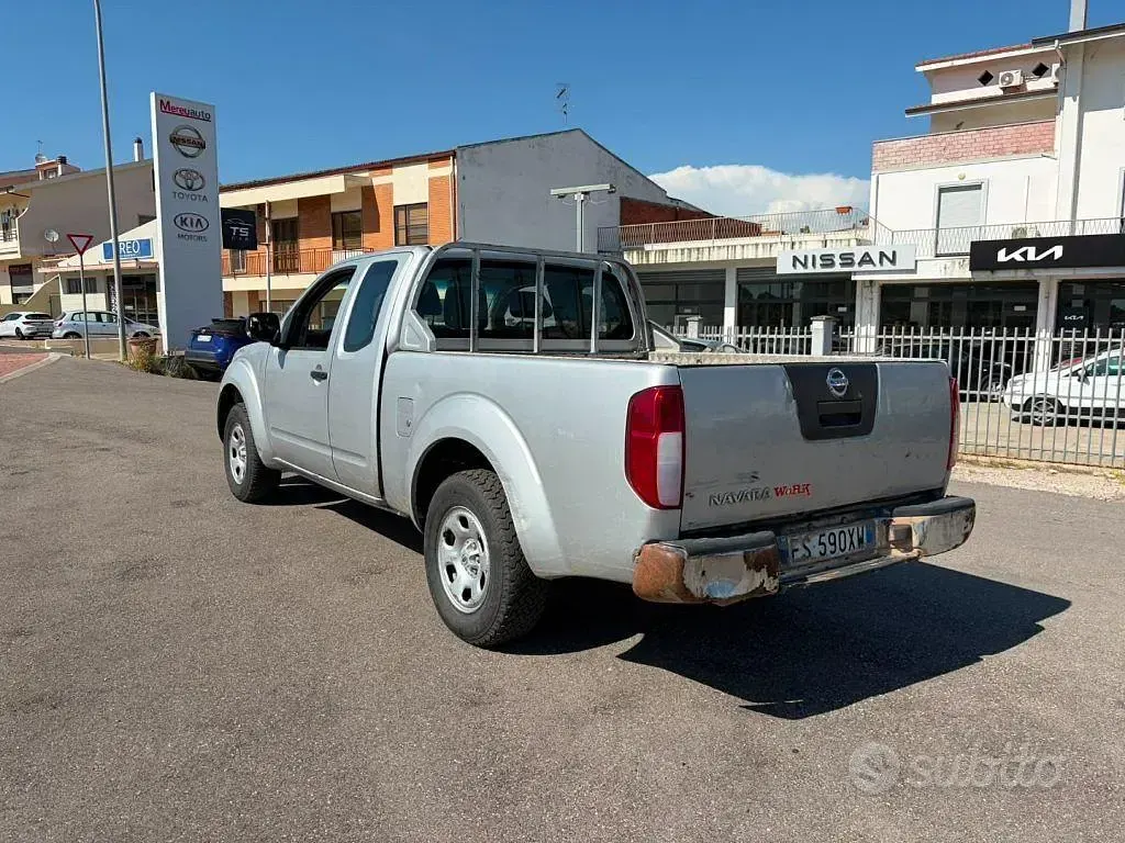 Usata Nissan Navara 144 CV (105 kW) 2014 Grigio Pick-up