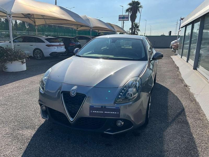 Usata Alfa Romeo Giulietta Distinctive 120 CV (88 kW) 2016 Grigio Berlina