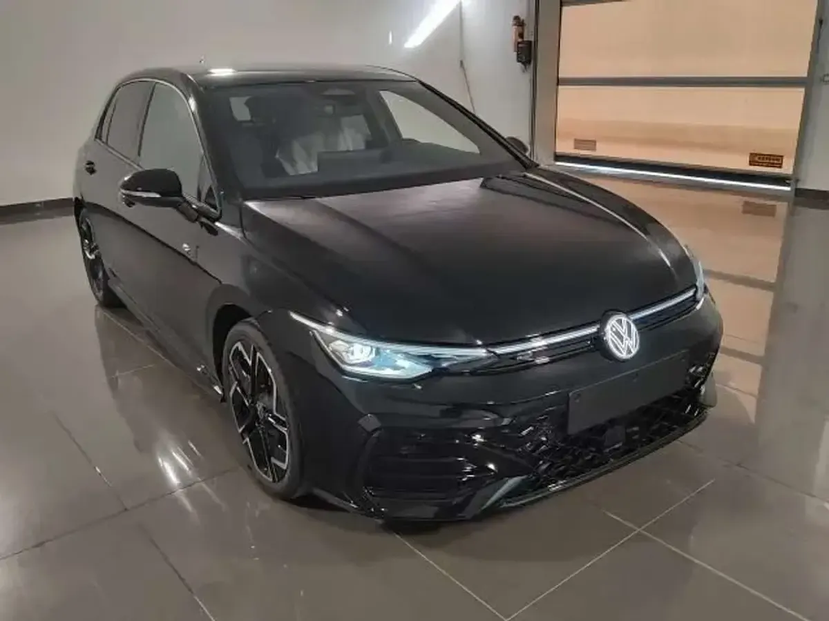 Nuova VW Golf VIII R-line Plus 150 CV (110 kW) 2026 Nero Berlina