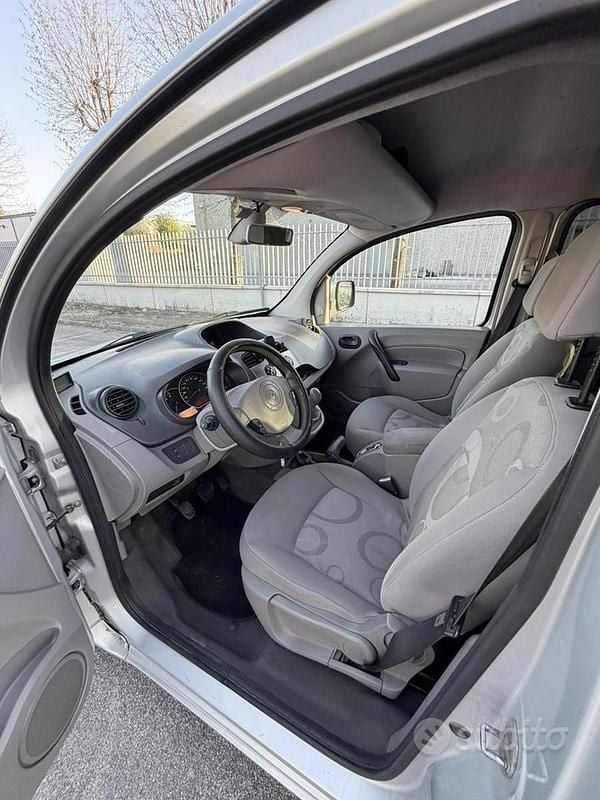 Usata Renault Kangoo 85 CV (62 kW) 2010 Grigio Monovolume