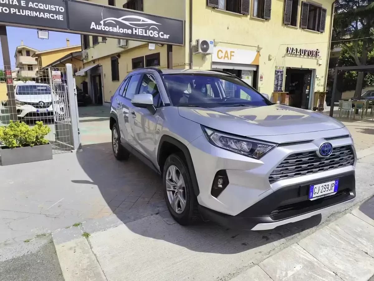Usata Toyota RAV4 Hybrid Business Edition 178 CV (130 kW) 2022 Argento SUV