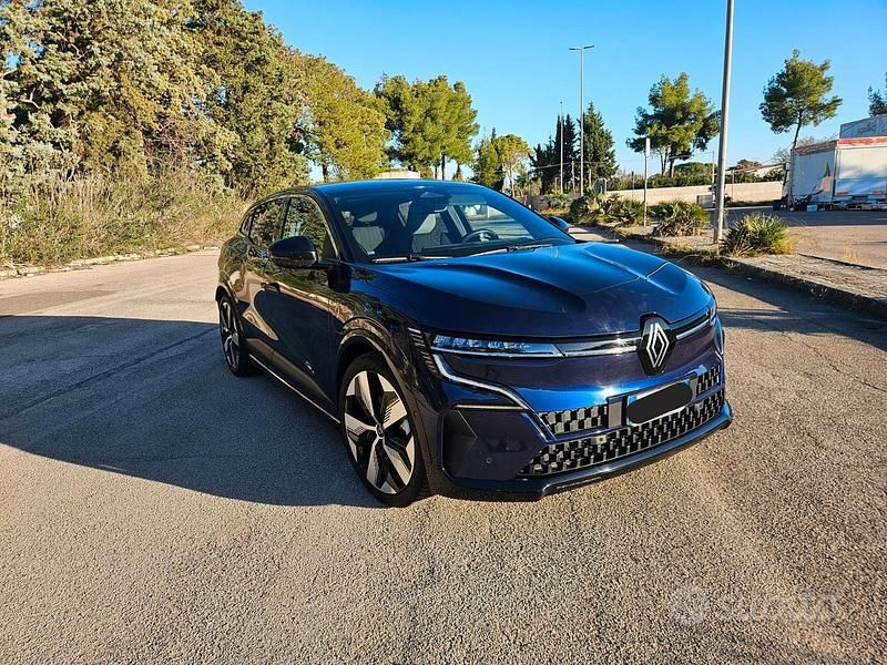 Blu Usata 2023 Renault Megane E-Tech Techno Utilitaria | 23.500 € (Buon prezzo) - Immagine 1/4