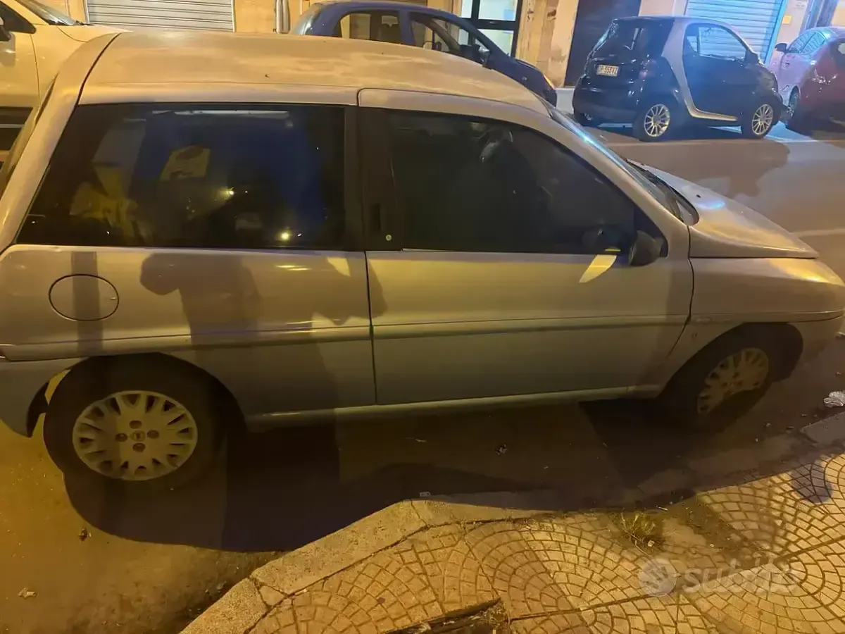Usata Lancia Ypsilon 60 CV (44 kW) 2003 Bluazzurro Utilitaria