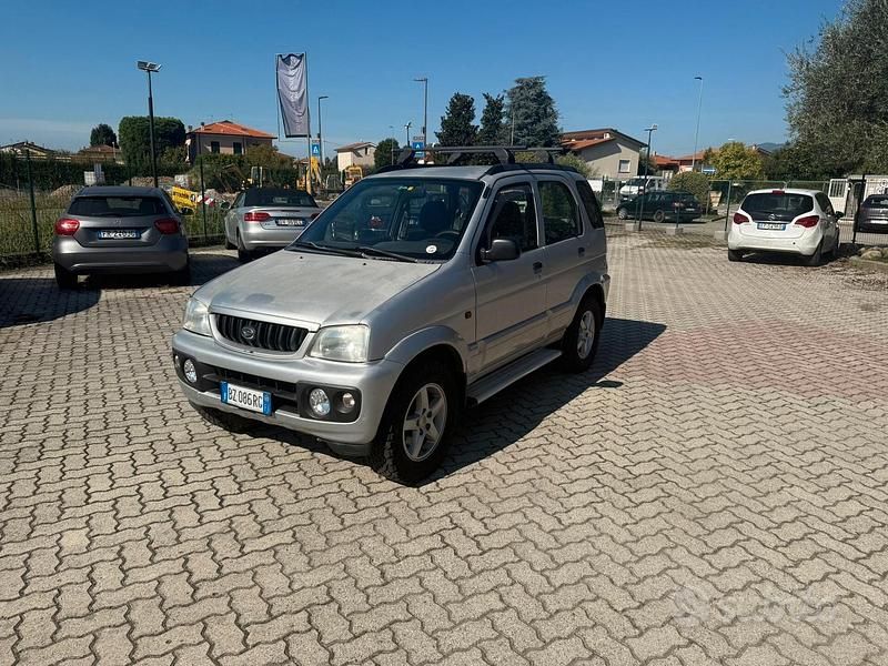 Usata Daihatsu Terios 105 CV (77 kW) 2002 Argento SUV