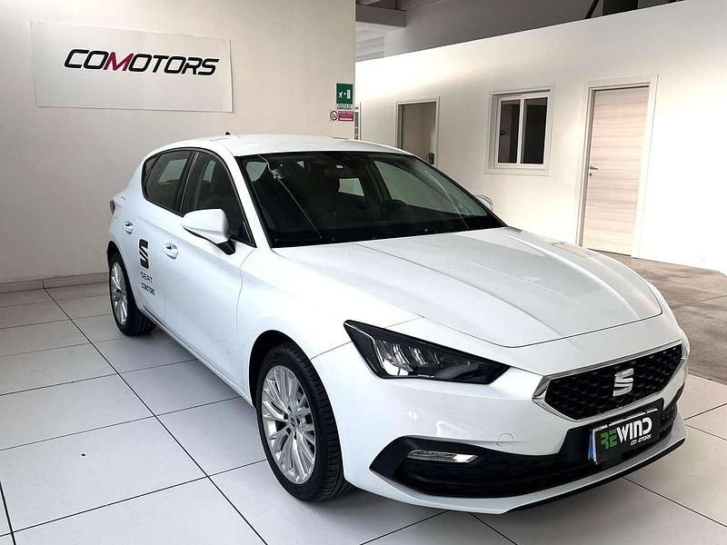 Begagnad Seat Leon Business 116 HK (85 kW) 2025 Vit Halvkombi