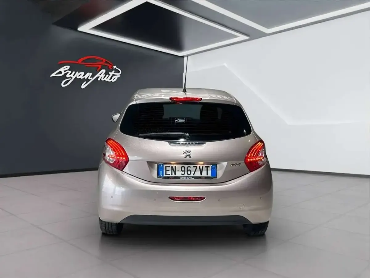 Usata Peugeot 208 Active 82 CV (60 kW) 2013 Other Utilitaria