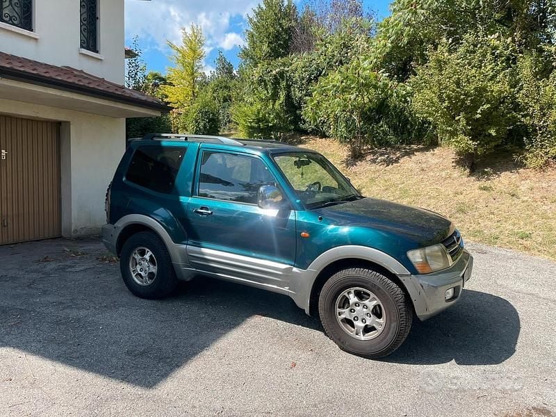 Usata Mitsubishi Pajero 165 CV (121 kW) 2001 Verde SUV