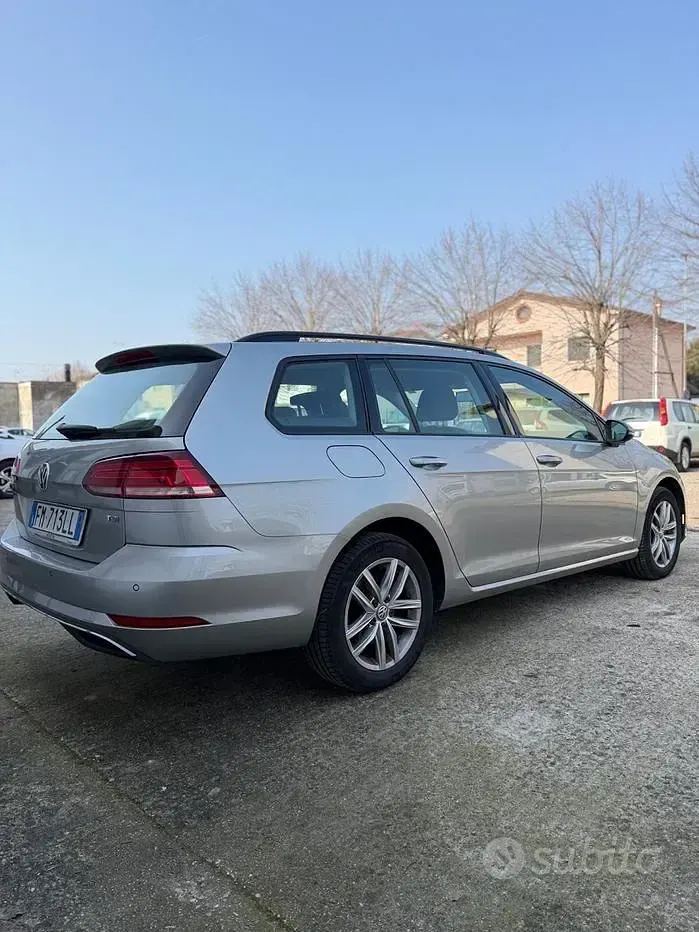 Usata VW Golf VII Sport 116 CV (85 kW) 2018 Grigio Station wagon