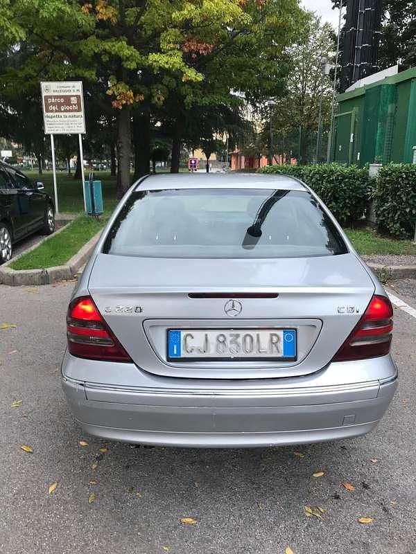 Usata Mercedes C220 Elegance 143 CV (105 kW) 2004 Berlina