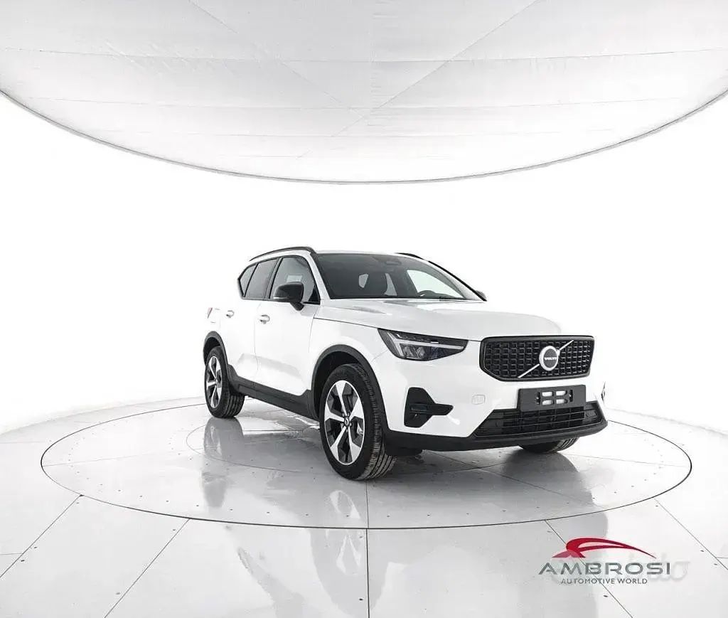 Nuova Volvo XC40 Plus 163 CV (119 kW) 2026 Bianco ghiacciaio SUV