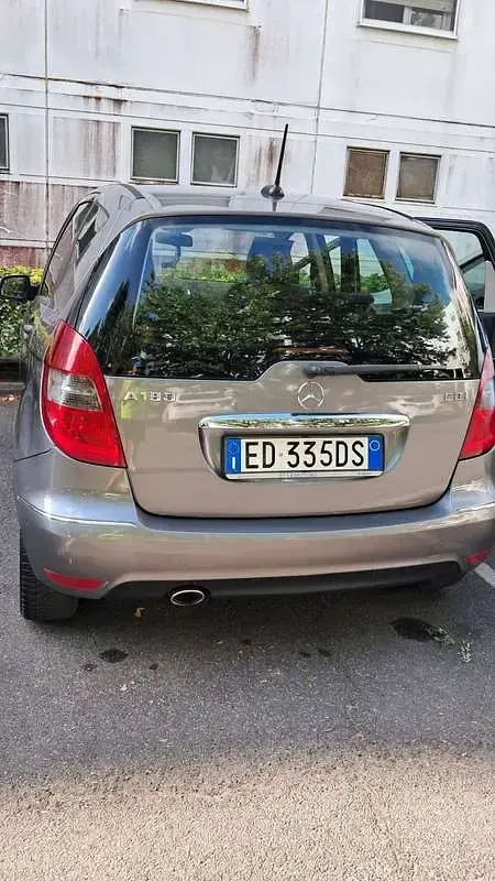 Usata Mercedes A180 Executive 109 CV (80 kW) 2010 Grigio Utilitaria