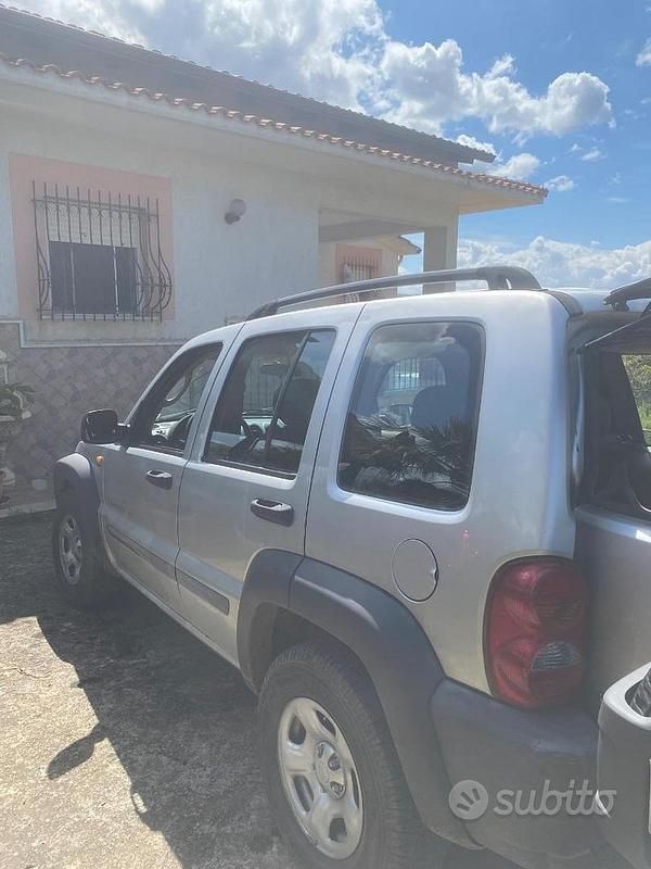 Usata Jeep Cherokee 2002 Grigio SUV