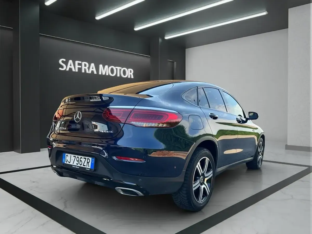 Usata Mercedes GLC220 194 CV (142 kW) 2022 Blu cavansite metallizzato ; SUV