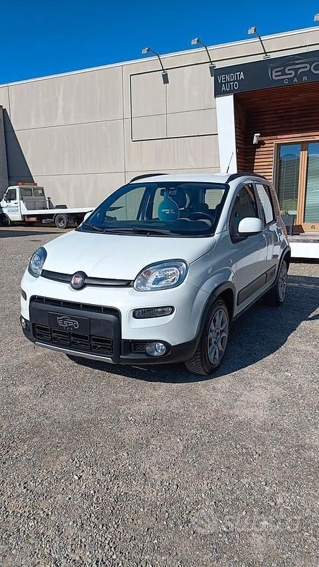 Usata Fiat Panda 4x4 Lounge 84 CV (61 kW) 2016 Bianco Utilitaria