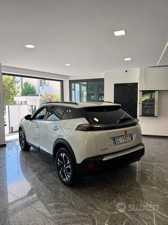 Usata Peugeot 2008 Allure 131 CV (96 kW) 2020 Bianco SUV
