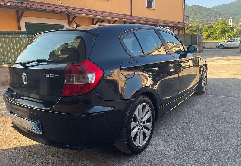 Usata BMW 120 163 CV (119 kW) 2006 Nero Utilitaria