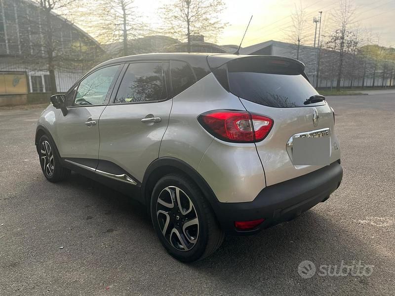 Usata Renault Captur 90 CV (66 kW) 2015 Grigio SUV