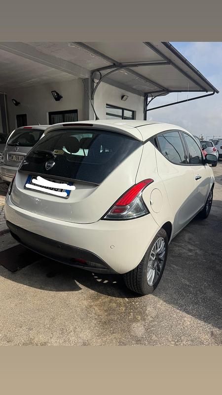Usata Lancia Ypsilon S 95 CV (69 kW) 2013 Bianco Utilitaria