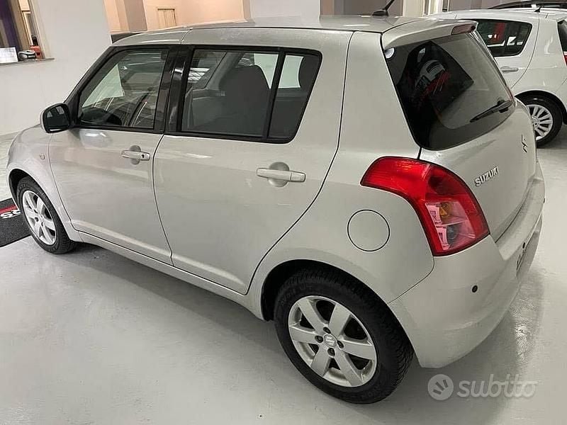 Usata Suzuki Swift GL 92 CV (67 kW) 2008 Argento Berlina