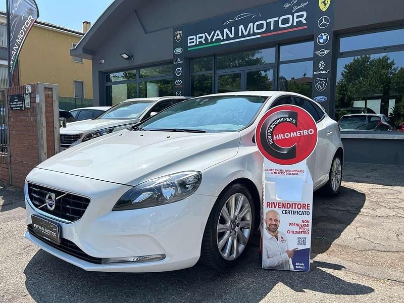 Bianco Usata 2015 Volvo V40 Momentum Station wagon | 8999 € (Buon prezzo) - Immagine 1/4