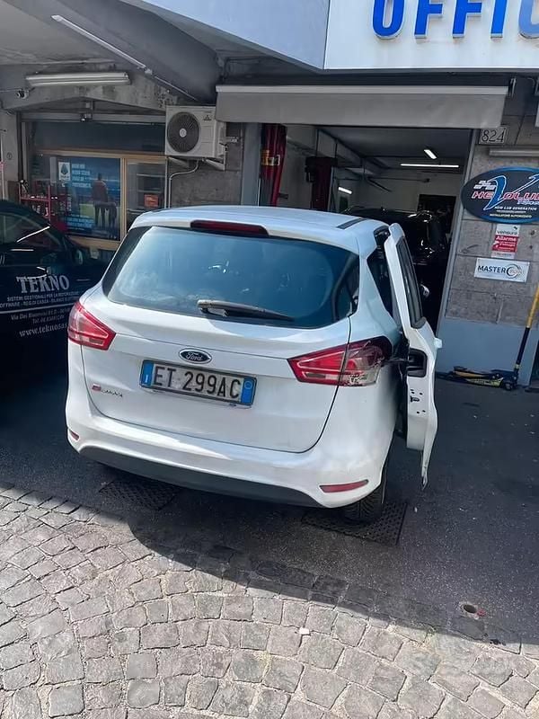 Begagnad Ford B-MAX 75 HK (55 kW) 2013 Vit Minibuss