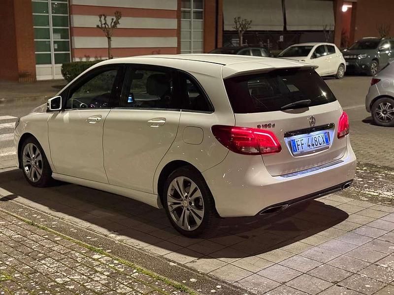 Usata Mercedes B180 109 CV (80 kW) 2016 Monovolume